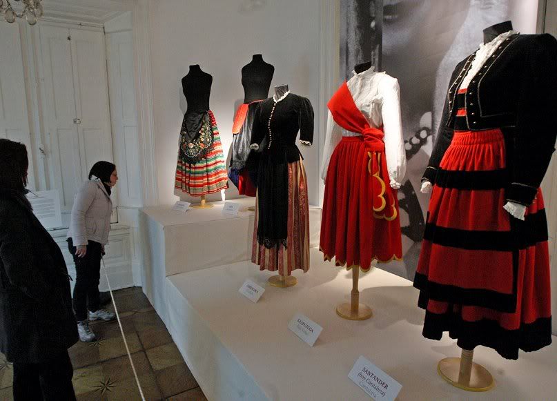 TRAJES ESPAÑOLES EVA PERON