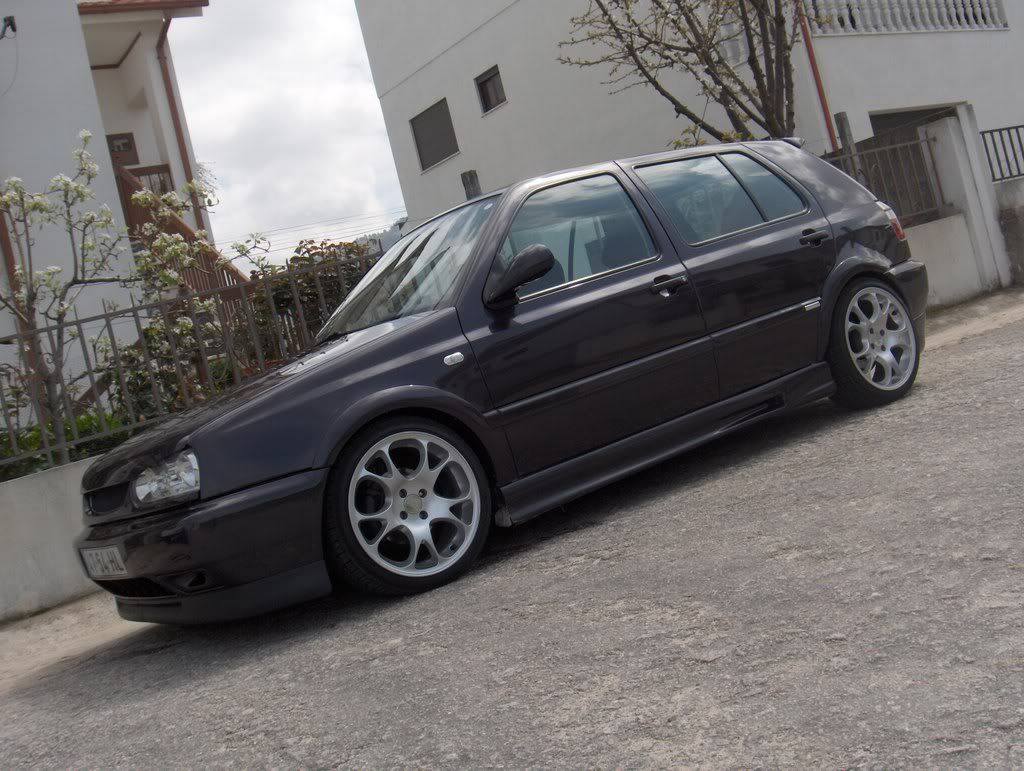 http://i210.photobucket.com/albums/bb244/Mauri6969/Golf%20III%20Mauri/GolfIII21.jpg GolfIII21