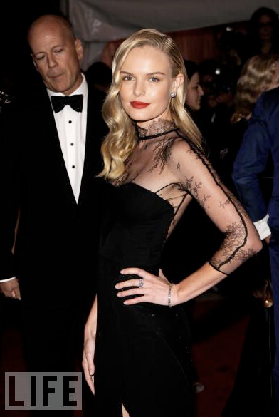 Bruce Willis checks out Kate Bosworth