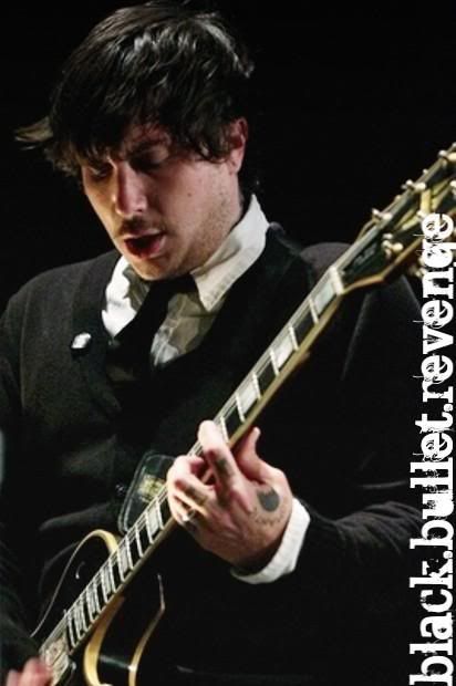 l_7f7992307a16593558443e3f85dc82b6.jpg Frank Iero image by mway1980