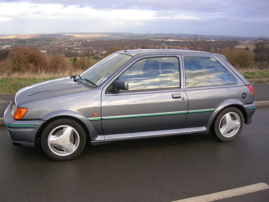 [img width=1024 height=768]http://i210.photobucket.com/albums/bb99/djdjrob/Ford_Fiesta_RS_Turbo_28.jpg[/img]